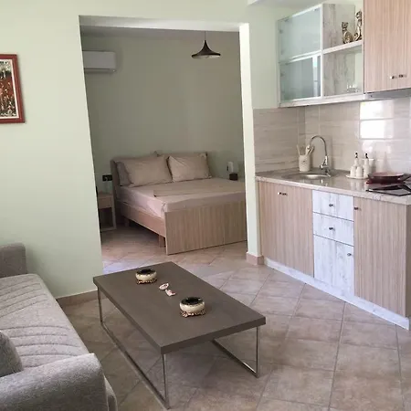 Apartment Andi Tirana