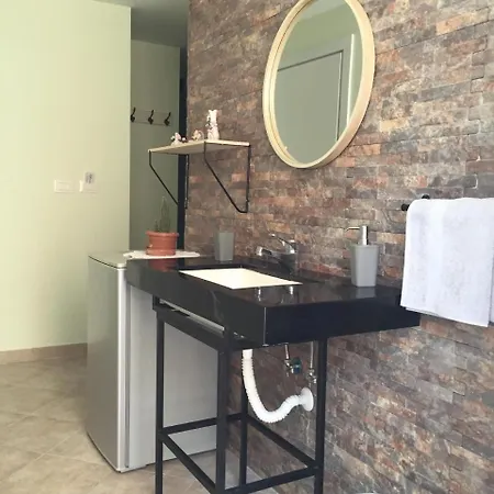 Andi Apartment *