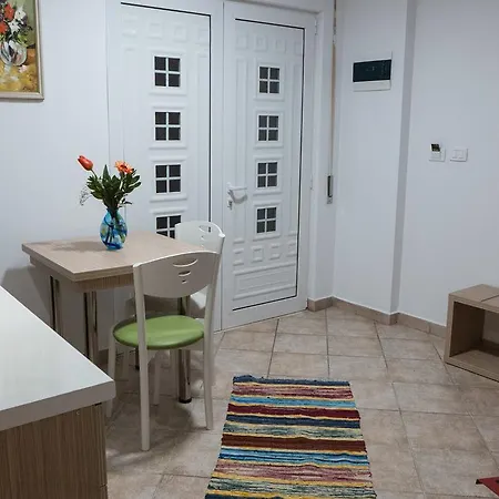 Andi Τίρανα