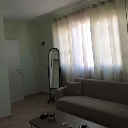 Andi * Τίρανα